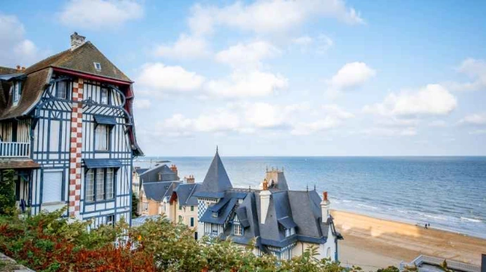 Villas balnéaires sur la côte normande, cadre d’un séminaire au bord de la mer